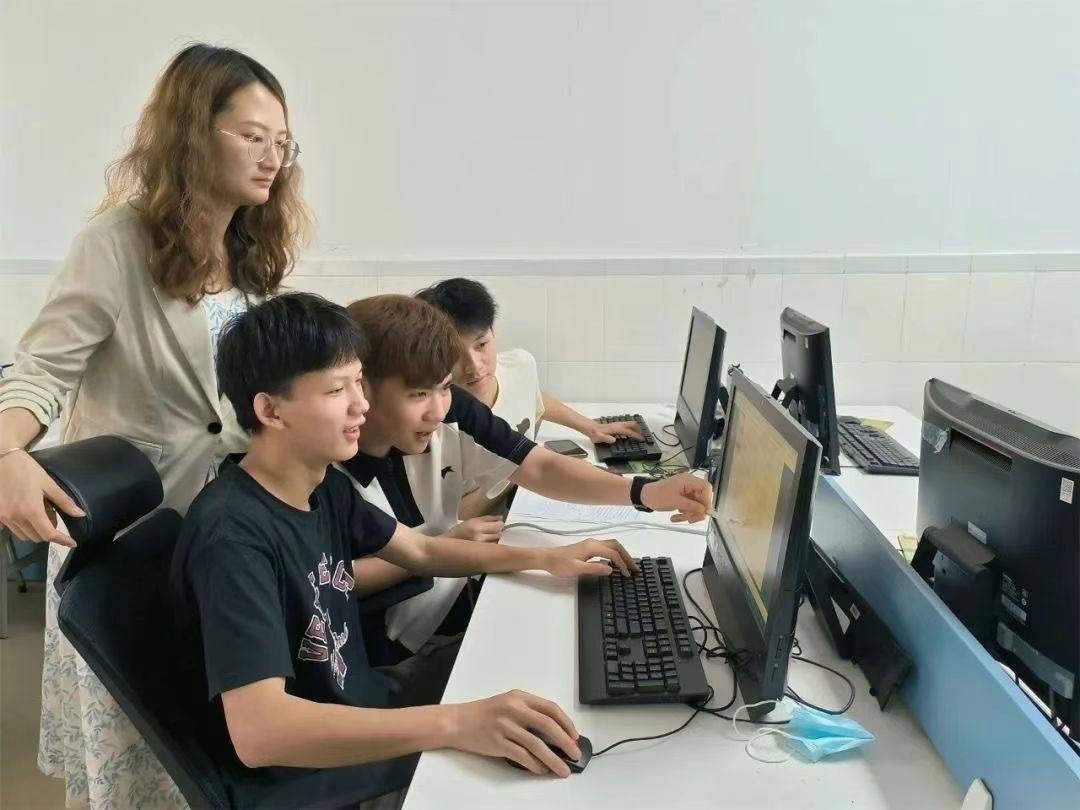 魏伟康等学生荣获全国企业竞争模拟大赛特等奖