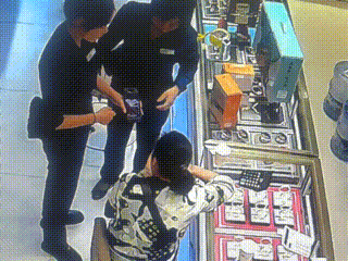 柳州女子到柳南万达买3万元黄金<strong></p>
<p>ico以太坊</strong>，不挑款不问价，店员吓到报警！