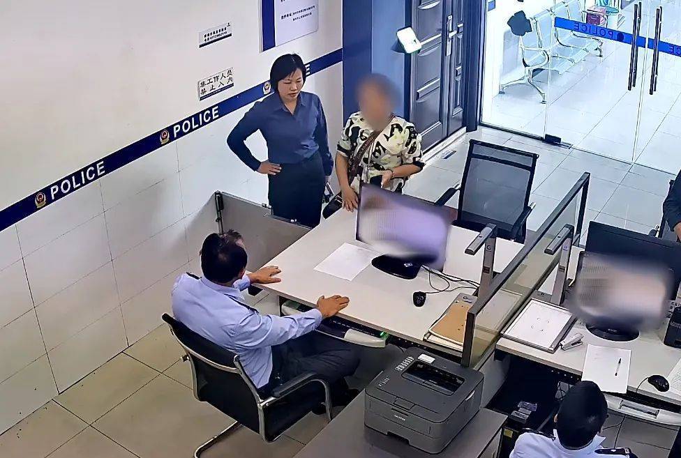柳州女子到柳南万达买3万元黄金<strong></p>
<p>ico以太坊</strong>，不挑款不问价，店员吓到报警！