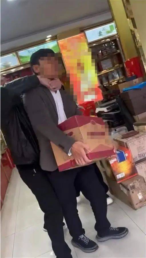 男子花7200元买酒<strong></p>
<p>eth行情</strong>，扫防伪码竟扫出不雅网站，还遭商家“锁喉”抢酒？