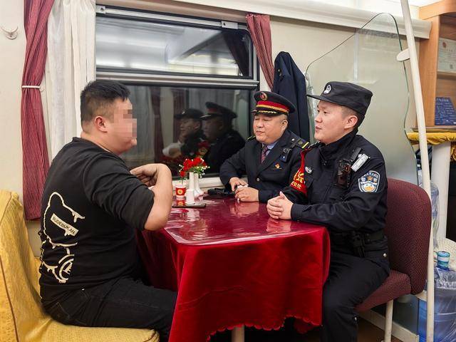 列车上一醉酒“纹身哥”突然对乘警说“我是逃犯”<strong></p>
<p>eth矿池</strong>，乘警一查：不，你不是！