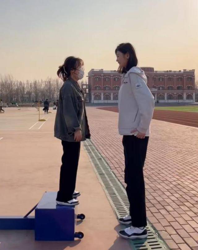 女孩身高2米26貌美如花<strong></p>
<p>eth走势</strong>，妈妈天天发愁：白长这么漂亮，没人敢追