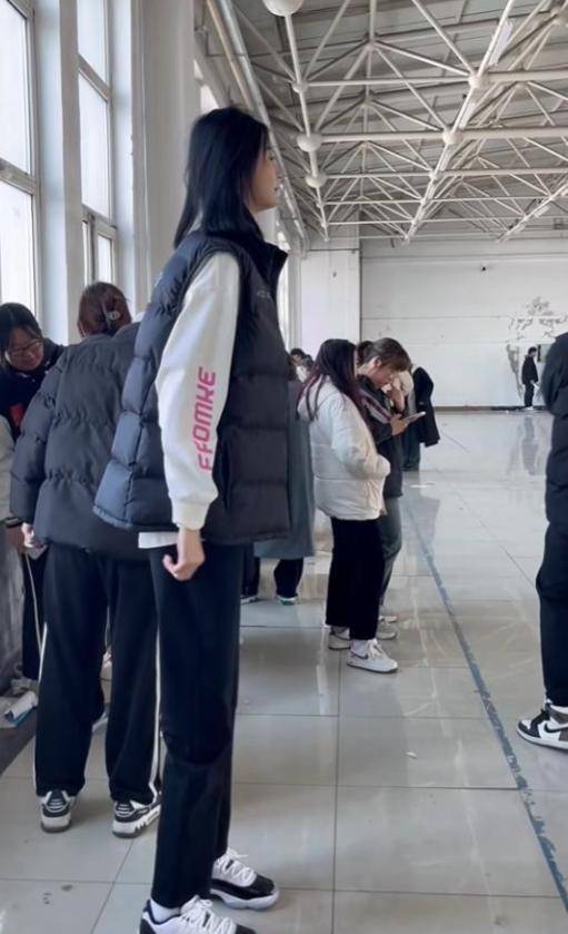 女孩身高2米26貌美如花<strong></p>
<p>eth走势</strong>，妈妈天天发愁：白长这么漂亮，没人敢追