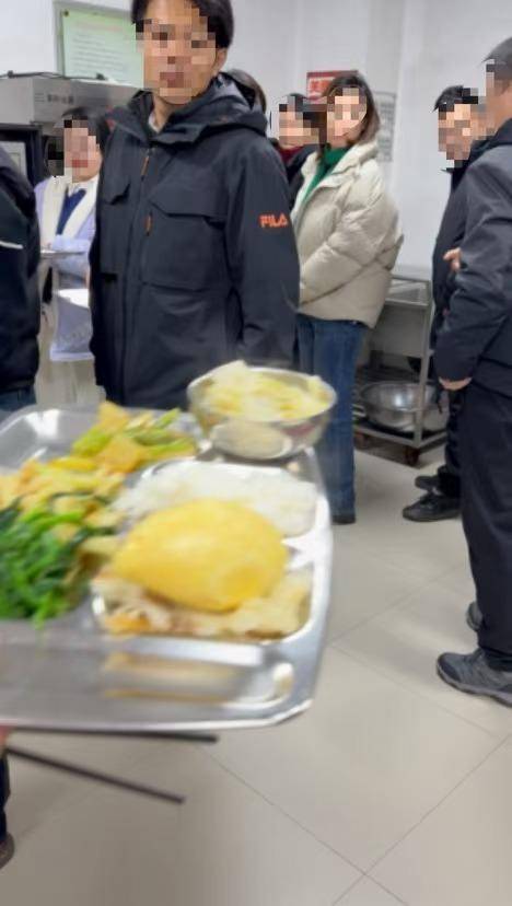 大连一市场监管局疑未到下班时间多人排队打饭 工作人员回应：拍摄者或调<strong></p>
<p>eth交易平台</strong>了手机时间
