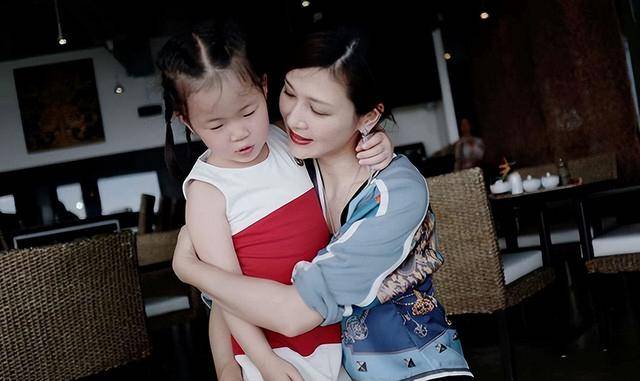 富商周旭辉<strong></p>
<p>eth币价格</strong>，44岁娶小12岁女星童蕾，获刑3年后，妻女过得如何？