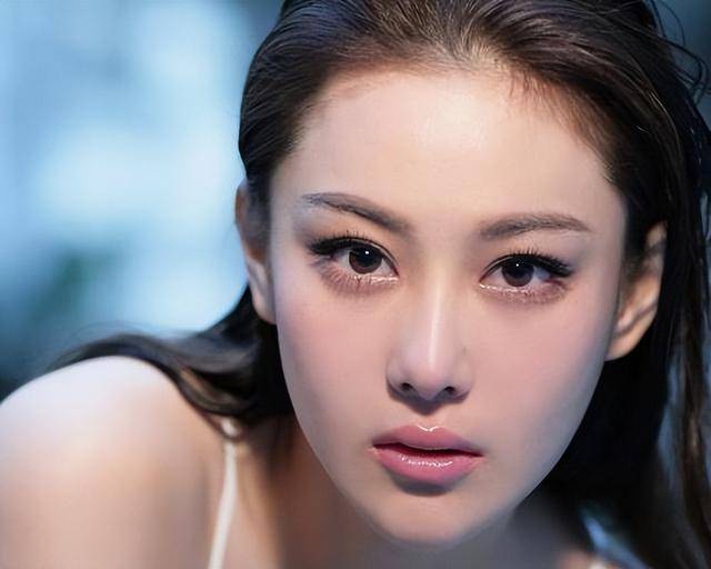 富商周旭辉<strong></p>
<p>eth币价格</strong>，44岁娶小12岁女星童蕾，获刑3年后，妻女过得如何？
