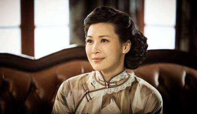 富商周旭辉<strong></p>
<p>eth币价格</strong>，44岁娶小12岁女星童蕾，获刑3年后，妻女过得如何？