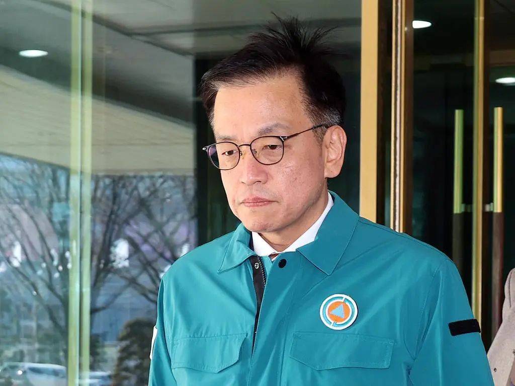 最新消息：黑匣子部分受损！179人遇难<strong></p>
<p>比特币</strong>，有人一家9口都在机上，济州航空CEO鞠躬道歉！航司：事发前已投保10亿美元责任保险赔偿