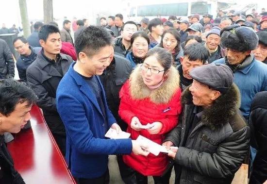 多位老师回应“刘强东发10万现金”<strong></p>
<p>比特币行情</strong>，师生旧合照曝光