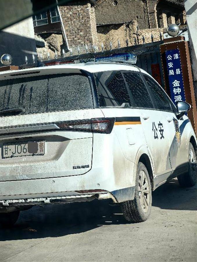 警车把农用车“别进”沟里<strong></p>
<p>比特币汇率</strong>，三个问题需要澄清