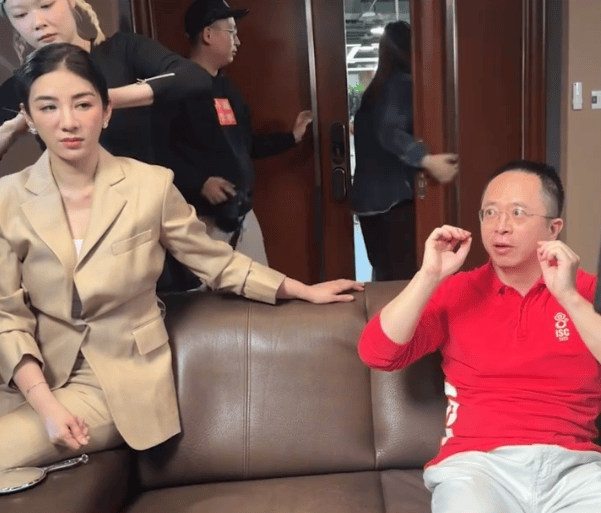 周鸿祎回应参演的短剧辣眼睛：黄奕诱惑<strong></p>
<p>今日比特币</strong>我的剧情是DeepSeek设计的