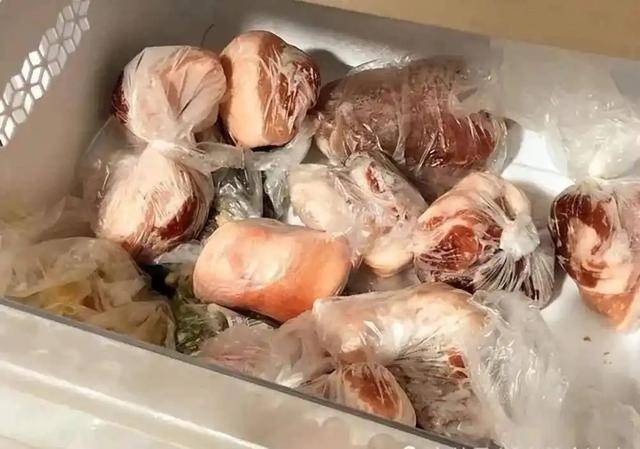 长期吃久冻的肉危害大<strong></p>
<p>比特币大跌</strong>？冰箱里的肉冻多久就不能吃了？医生说清楚