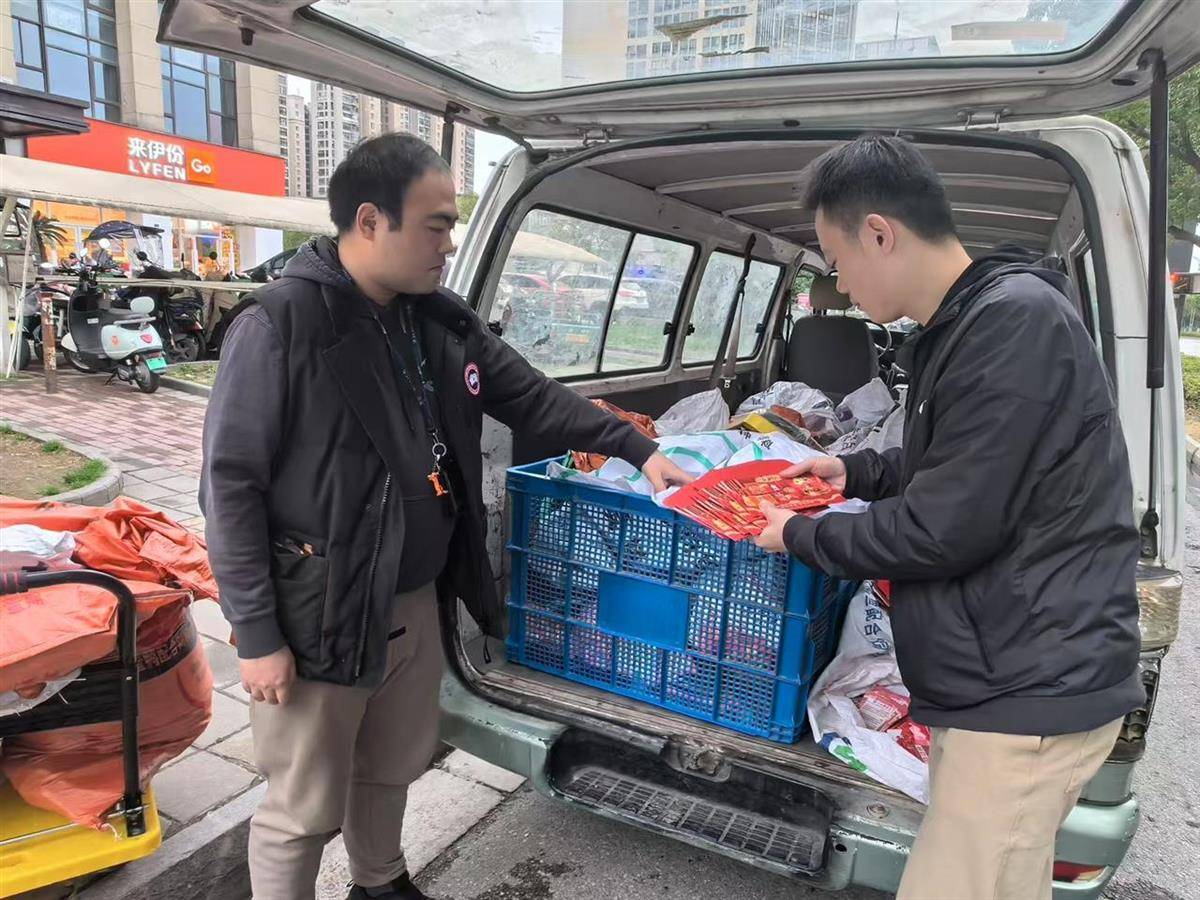 他发出的81万件快递全是电诈卡片<strong></p>
<p>如何获得比特币</strong>！武汉江岸警方破获特大诈骗案