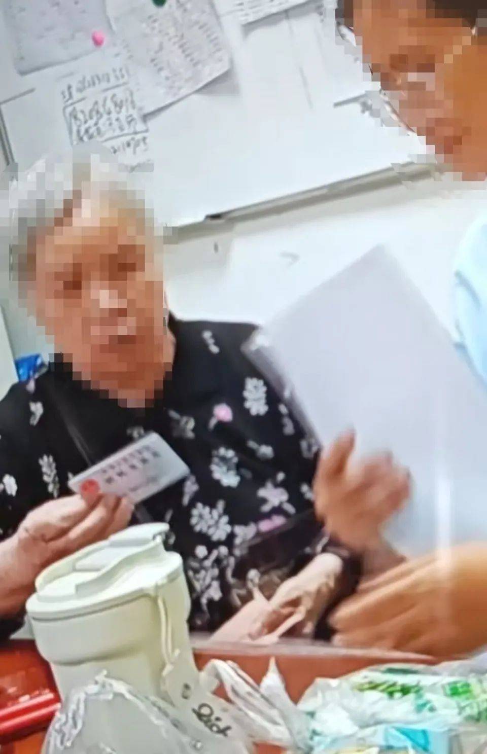 84岁老太被大女儿带出养老院<strong></p>
<p>如何获得比特币</strong>，取光40万存款！小女儿：养老院应担责