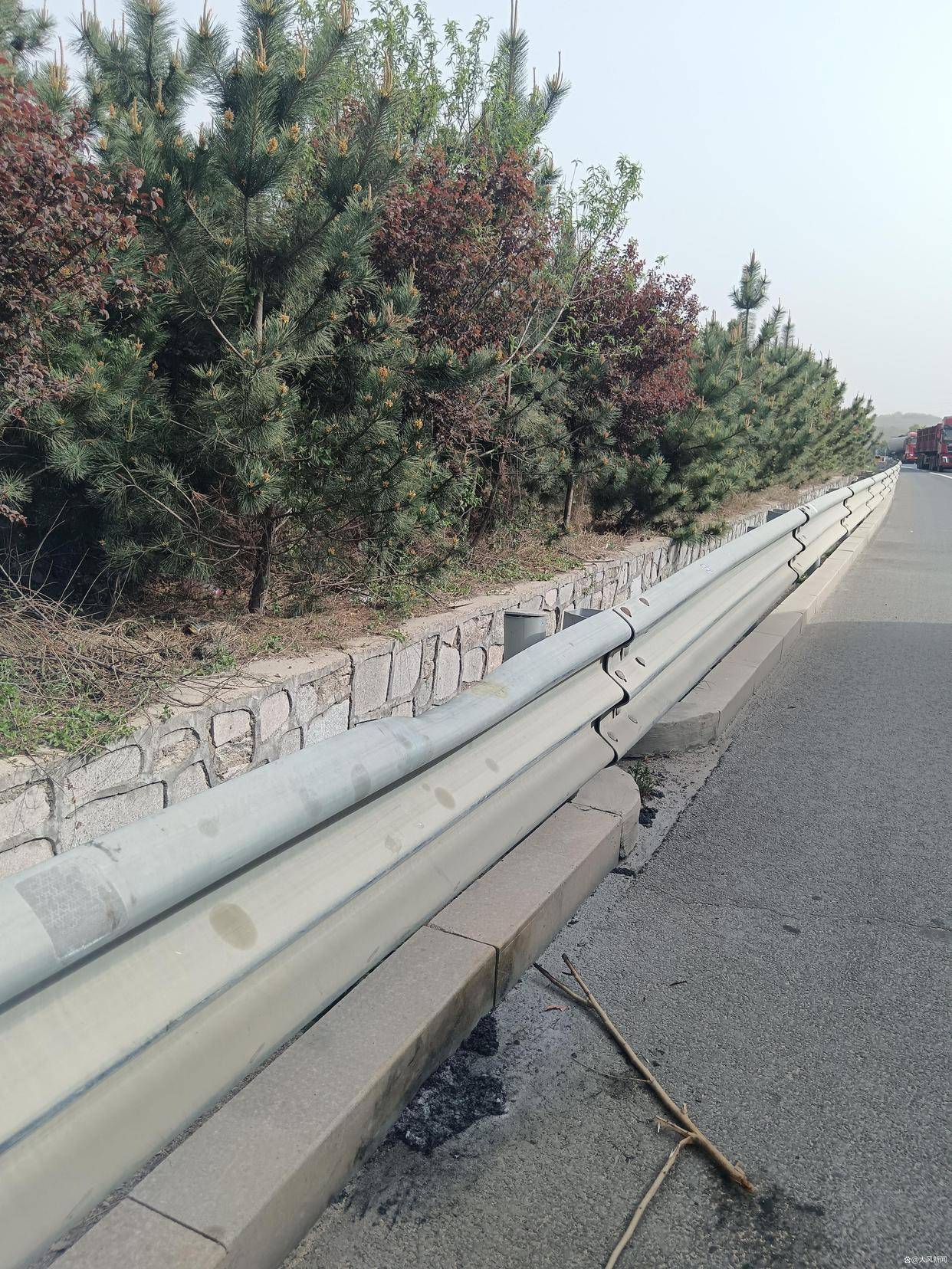 汽修店老板道路救援支千斤顶<strong></p>
<p>比特币交易平台排名</strong>，大货车箱体侧翻致其身亡；五莲县警方：不属车祸建议自诉