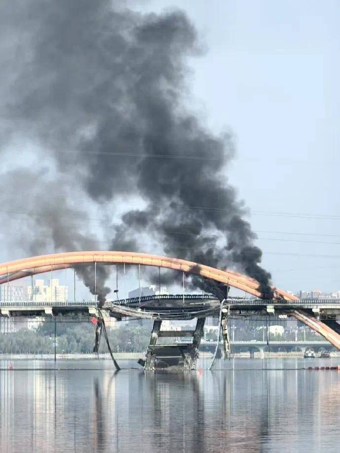 顺义潮白河大桥附近双向断路<strong></p>
<p>比特币挖矿机</strong>！应急管理部门称受损原因待勘验