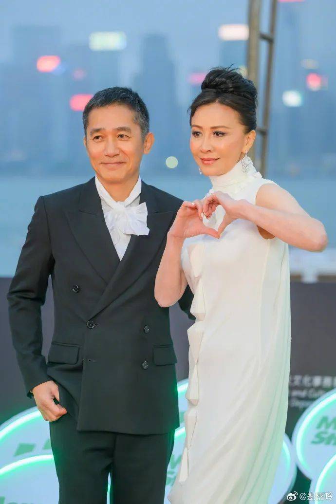 刘嘉玲连发10多张梁朝伟照片：他都不知道自己帅<strong></p>
<p>比特币中国交易平台</strong>！头发白了也不肯染