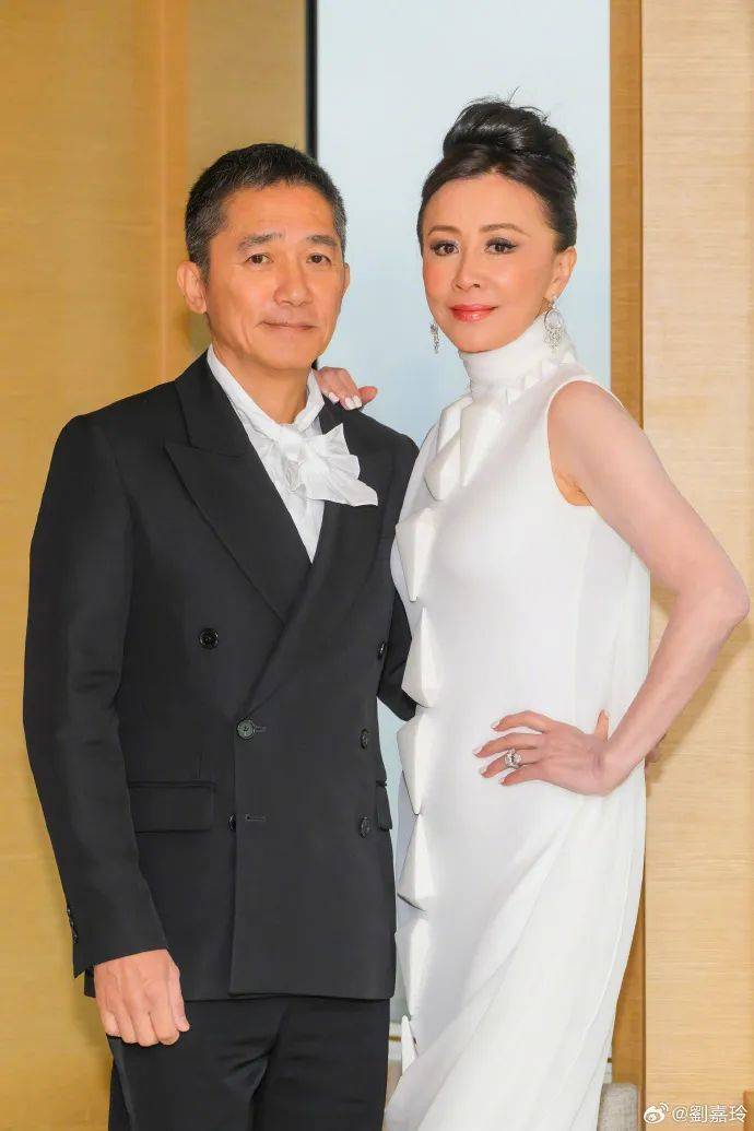 刘嘉玲连发10多张梁朝伟照片：他都不知道自己帅<strong></p>
<p>比特币中国交易平台</strong>！头发白了也不肯染