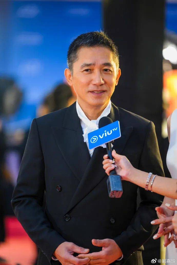 刘嘉玲连发10多张梁朝伟照片：他都不知道自己帅<strong></p>
<p>比特币中国交易平台</strong>！头发白了也不肯染