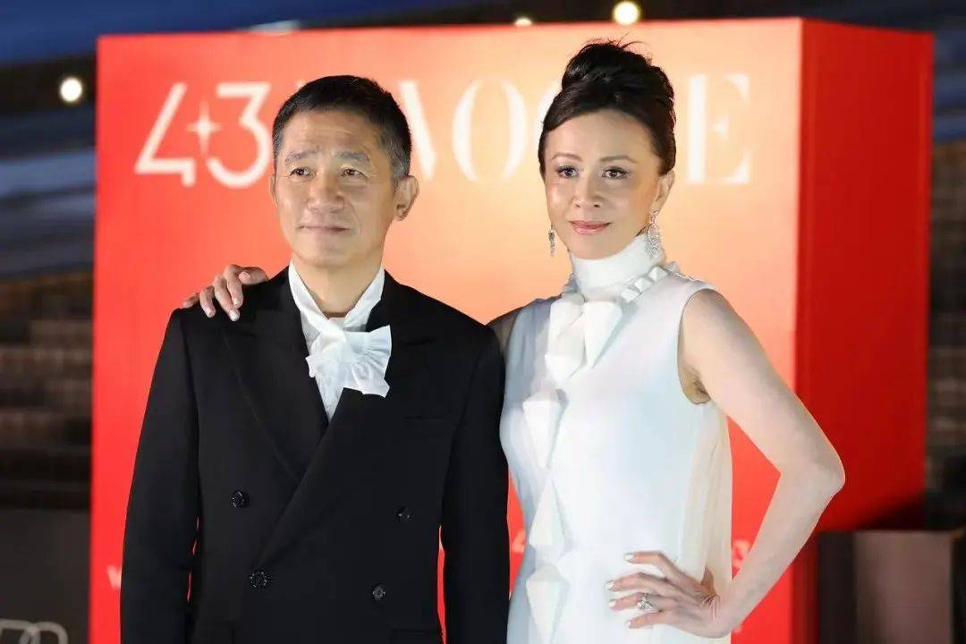 刘嘉玲连发10多张梁朝伟照片：他都不知道自己帅<strong></p>
<p>比特币中国交易平台</strong>！头发白了也不肯染