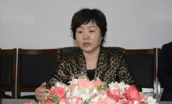 田淑敏<strong></p>
<p>比特币矿池</strong>，欺上瞒下