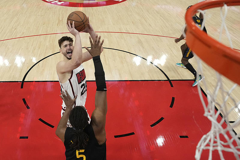 NBA季后赛 | 火箭首轮出局 等待新星成长还是直接交易超巨<strong></p>
<p>比特币挖矿网站</strong>？
