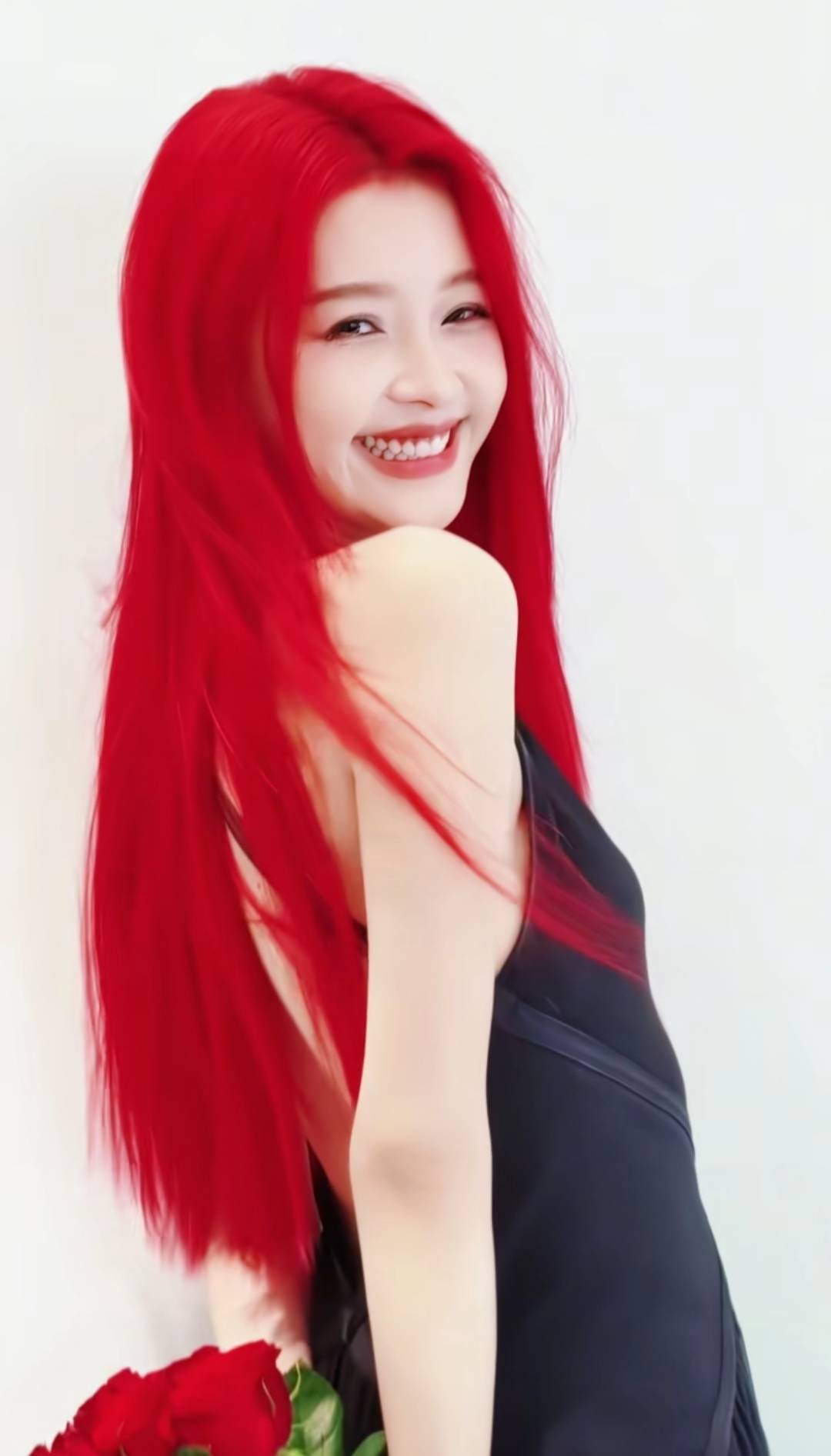女演员染红色头发<strong></p>
<p>比特币挖矿网站</strong>，称“吃了三天过敏药才敢染”