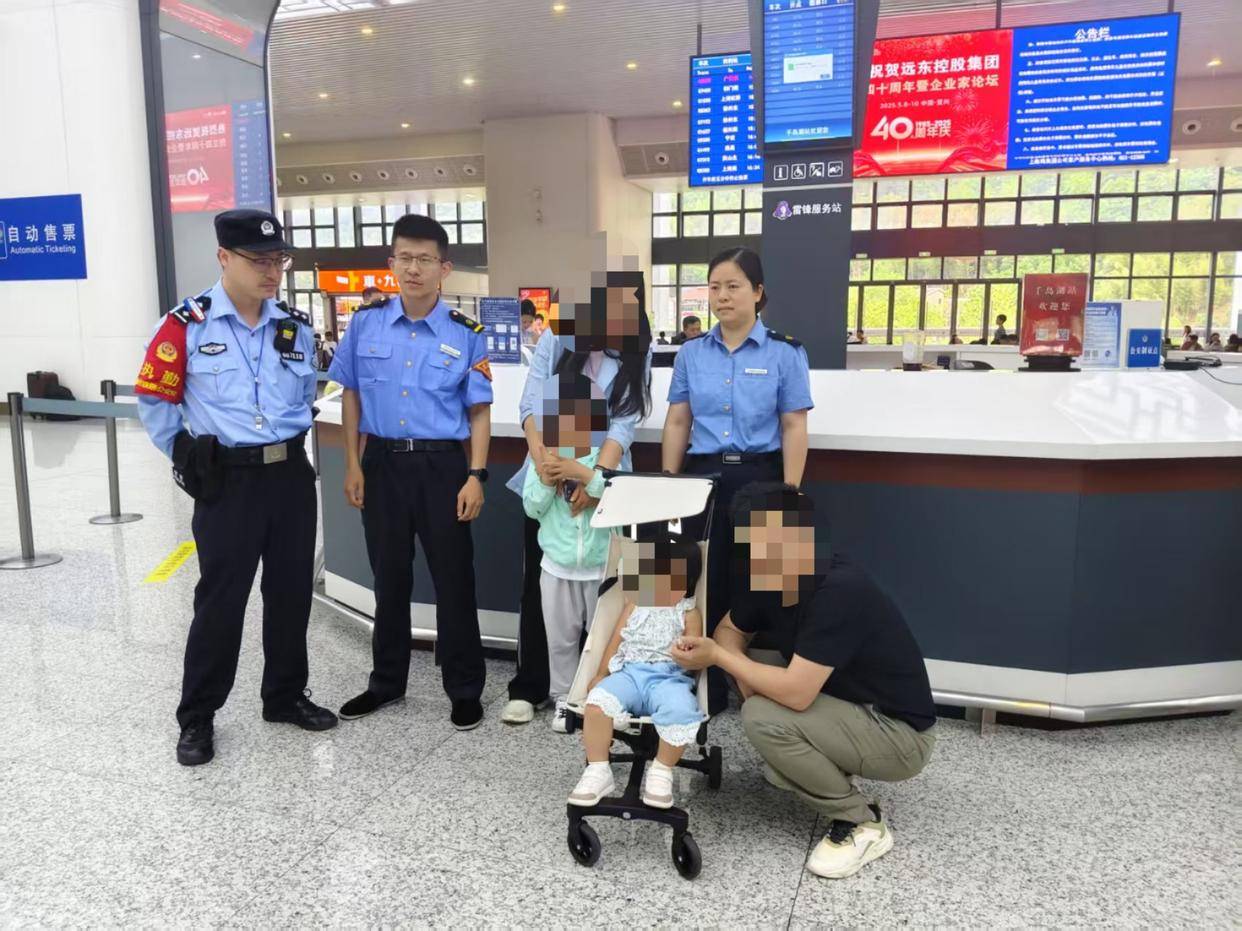 爸妈打瞌睡<strong></p>
<p>比特币挖矿网站</strong>，5岁哥哥带2岁妹妹独自下高铁：想叫他们的，但是觉得保护妹妹比较重要