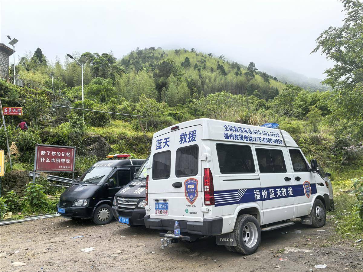 不到7点<strong></p>
<p>比特币跌破8000美元</strong>，搜寻福建8岁失踪男童的救援队伍已经出发