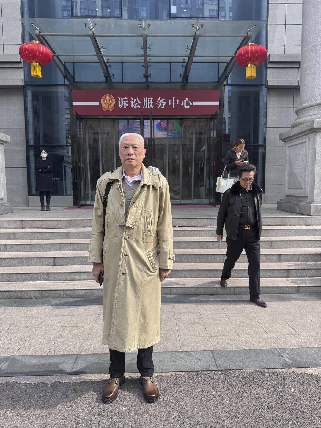一起诉讼背后<strong></p>
<p>比特币跌破8000美元</strong>，宜宾前首富“险被送精神病院”风波丨红星深度