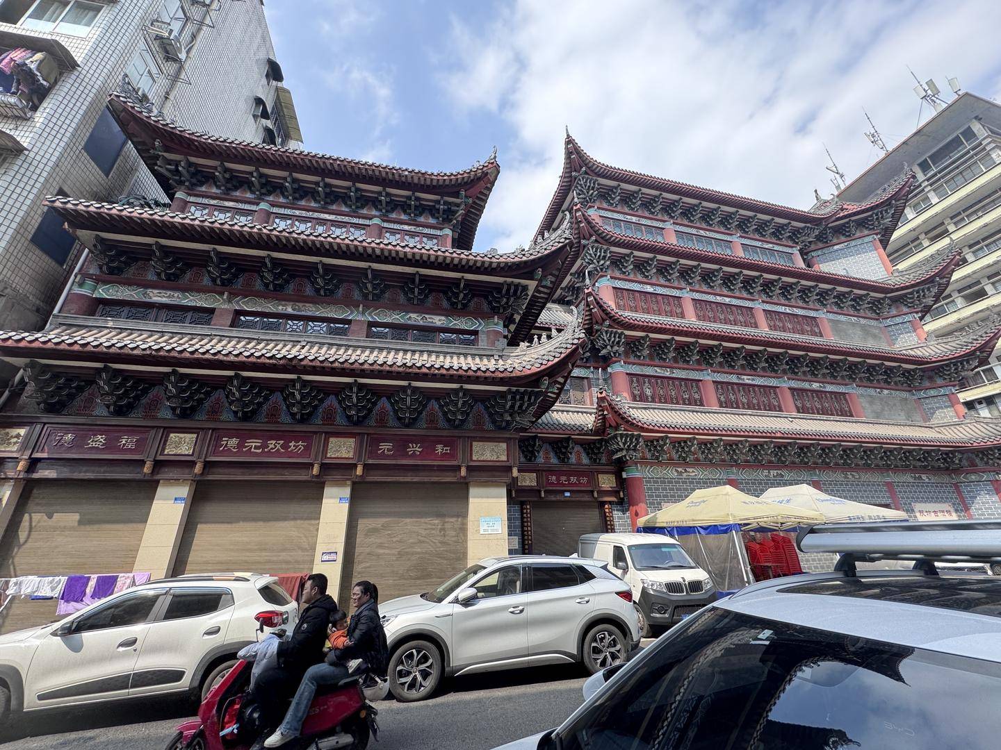 一起诉讼背后<strong></p>
<p>比特币跌破8000美元</strong>，宜宾前首富“险被送精神病院”风波丨红星深度