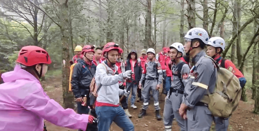 8岁男孩失联超90小时<strong></p>
<p>比特币跌破8000美元</strong>，福建及国内多支救援队齐聚石谷解！正以目击者线索形成搜救圈