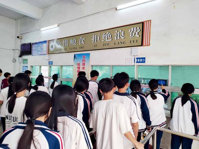“小官巨贪校长”<strong></p>
<p>比特币行情走势图</strong>，让乡镇初中生吃不饱