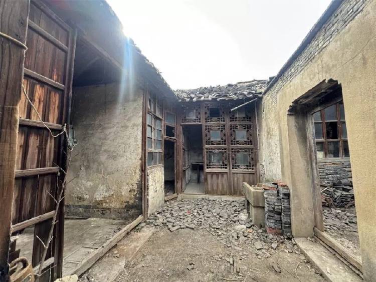扬州一清代文物合院618元起拍<strong></p>
<p>挖比特币</strong>，此前已流拍两次