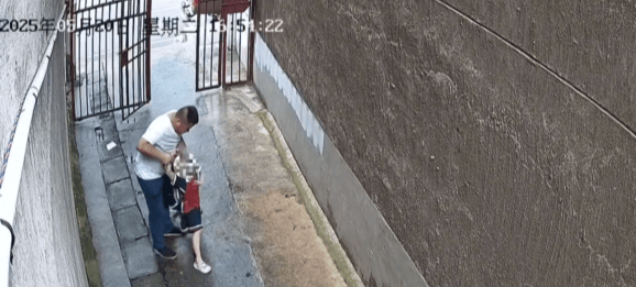 女童放学被陌生男子拖进小巷<strong></p>
<p>比特币暴跌上千美元</strong>，湖南警方通报：刘某某（男，38岁）被拘留，将追究刑事责任