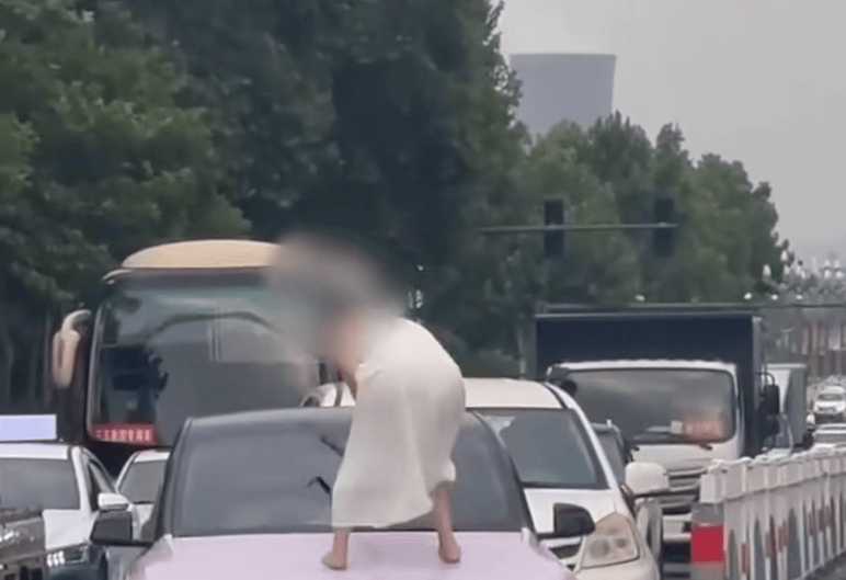 河南一女子路上持械打砸多辆车<strong></p>
<p>比特币暴跌上千美元</strong>，最新回应：已被警方控制