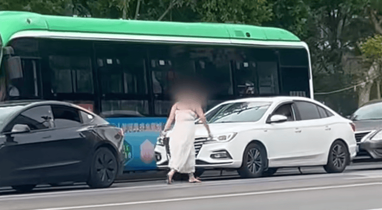 河南一女子路上持械打砸多辆车<strong></p>
<p>比特币暴跌上千美元</strong>，最新回应：已被警方控制