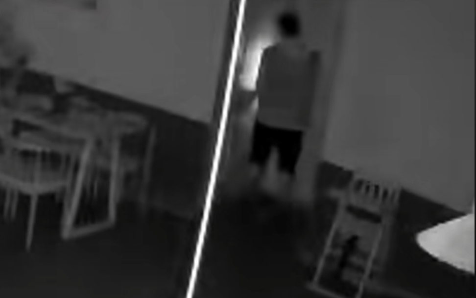 第一次见面就表白！被拒绝后男子凌晨3点狂敲女生房门<strong></p>
<p>1比特币多少人民币</strong>，随后拿出工具撬锁……