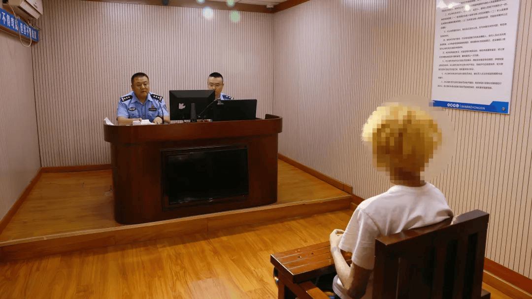加油站内砸车打人<strong></p>
<p>核算</strong>，23名嫌疑人被临沂警方抓获
