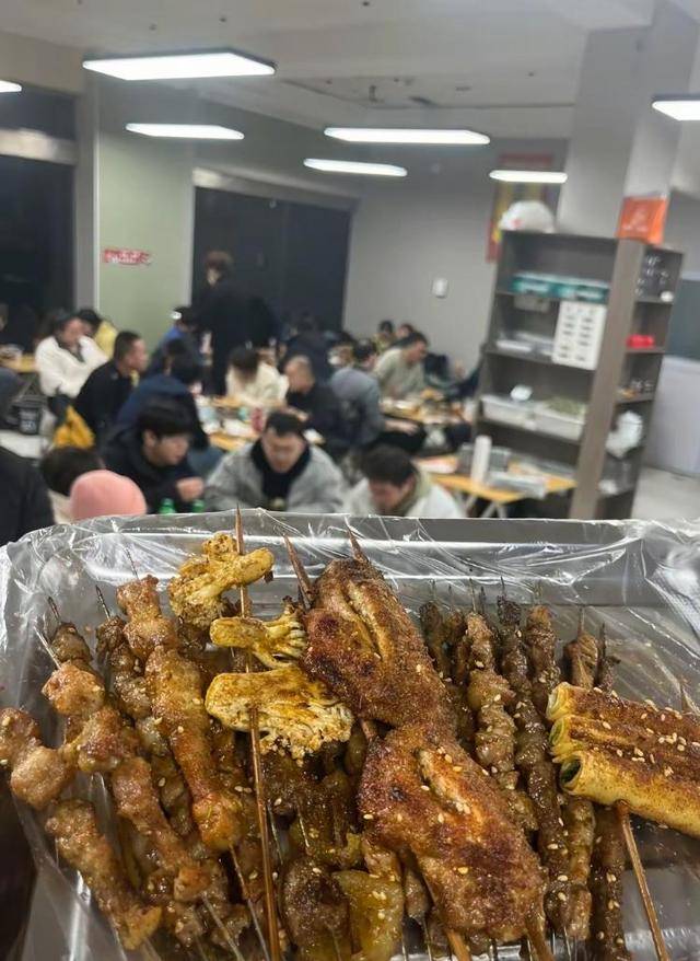 常州一烧烤店花10万赞助苏超<strong></p>
<p>核算</strong>，因系唯一个体赞助商爆火，附近商户：之前生意一直好