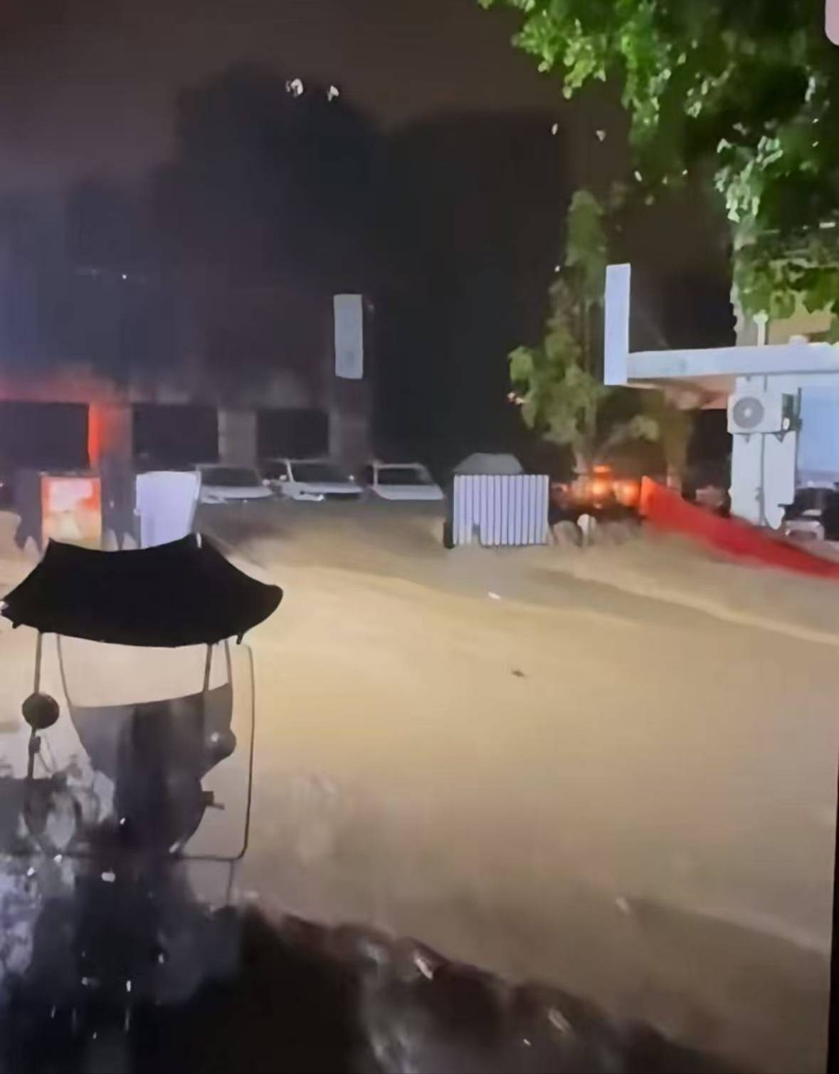 暴雨致重庆一小区女保安遇难<strong></p>
<p>币安被调查</strong>，知情人：深感悲痛，已安抚家属