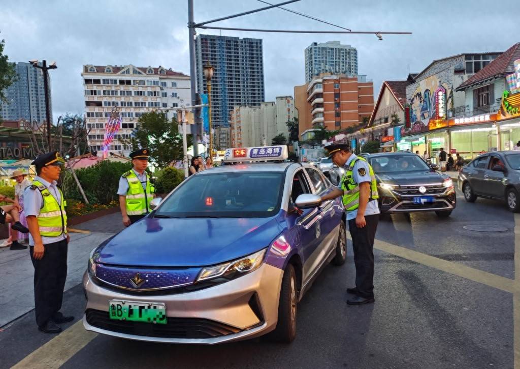 车不动计价器还在“跑”<strong></p>
<p>波场tron</strong>，青岛一辆出租车安装“跑得快”被查处