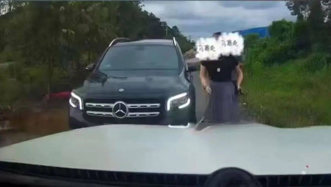 “奔驰女司机亮证逼迫让路”<strong></p>
<p>波场浏览器</strong>，当地警方通报：成立工作组展开调查