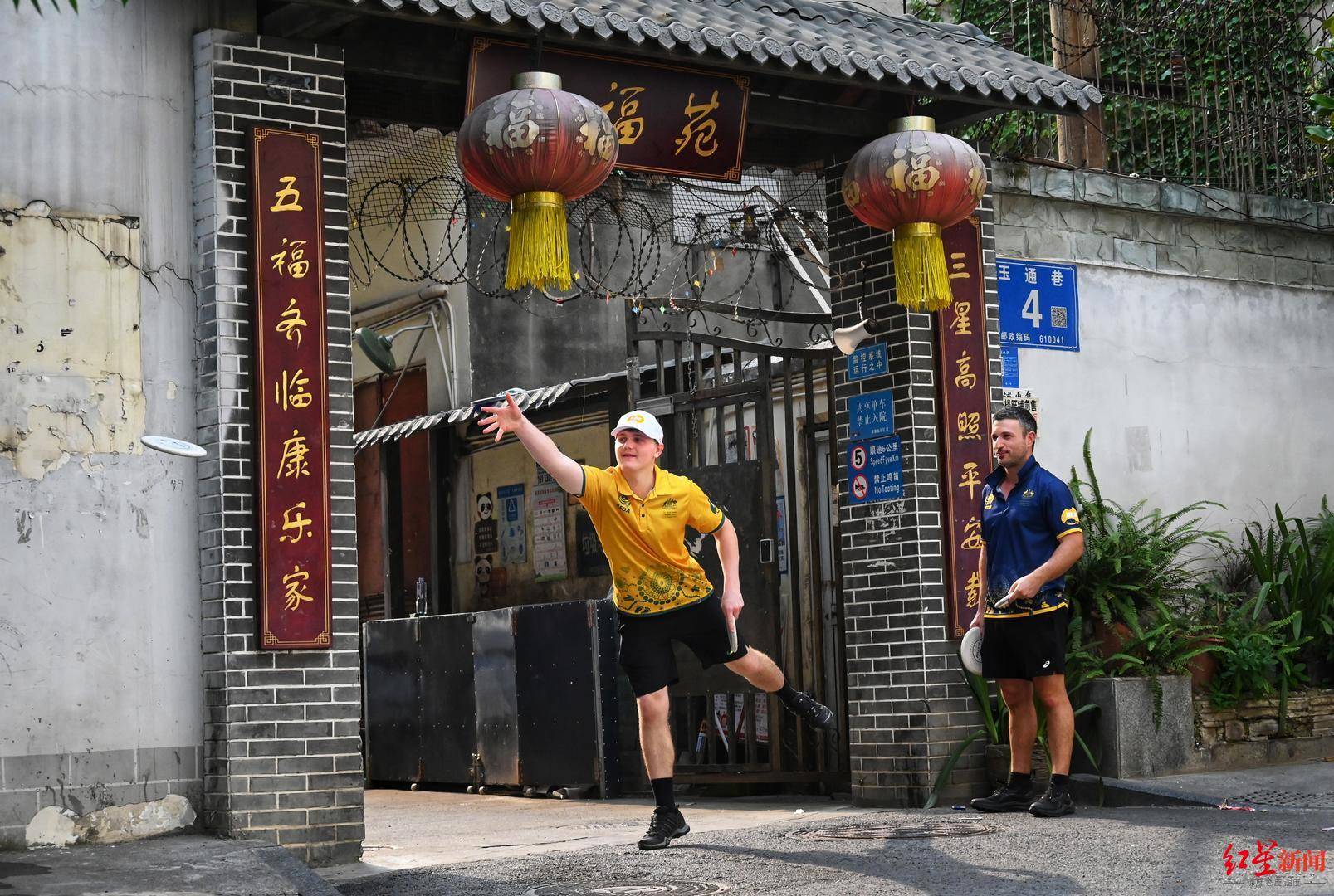 在成都的公园里<strong></p>
<p>波场币价格</strong>，为世运会热身！澳大利亚掷准飞盘队特殊的赛前“体验”