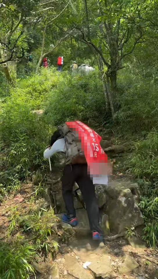 湖南一男子背40公斤蜜雪冰城上武功山售卖<strong></p>
<p>波场币价格</strong>，当事人：收入不多纯体验，当负重训练