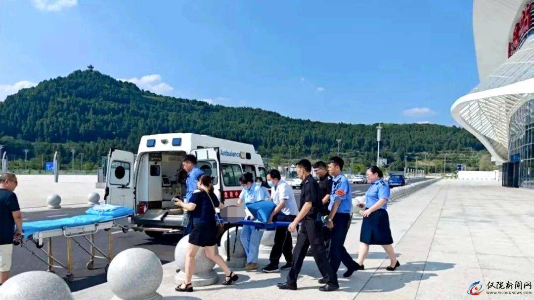 11岁男孩赶火车到成都走亲戚<strong></p>
<p>狗币的今日价格</strong>，晕倒在站台！工作人员：被诊断为热射病，已脱险