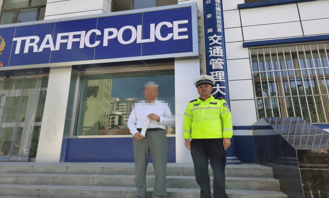 惊险<strong></p>
<p>狗币的今日价格</strong>！青海一女童竟端坐在行驶中的轿车车顶！