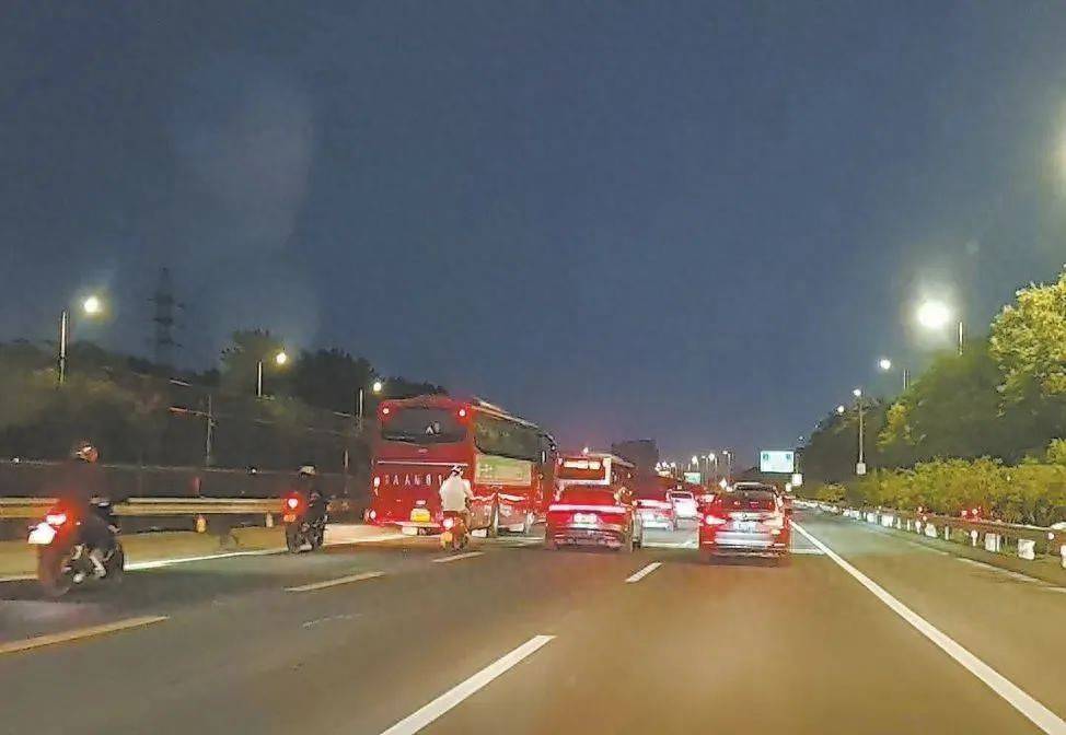 正在严查！京通快速路<strong></p>
<p>狗狗币</strong>，半小时18辆摩托车违法行驶