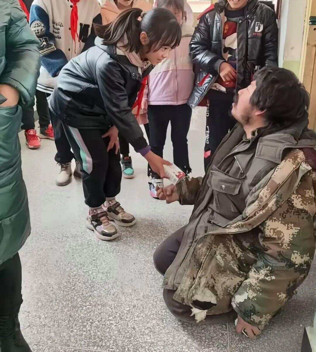 遗憾！受拾荒者资助感动全网女孩意外去世<strong></p>
<p>狗狗币最新价格</strong>，此前两人相见泪流满面感动全网