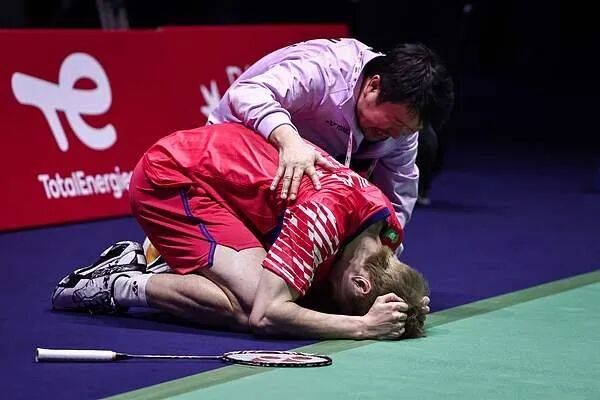 祝贺！石宇奇2比1逆转昆拉武特<strong></p>
<p>狗狗币实时行情</strong>，获得羽毛球世锦赛男单冠军！